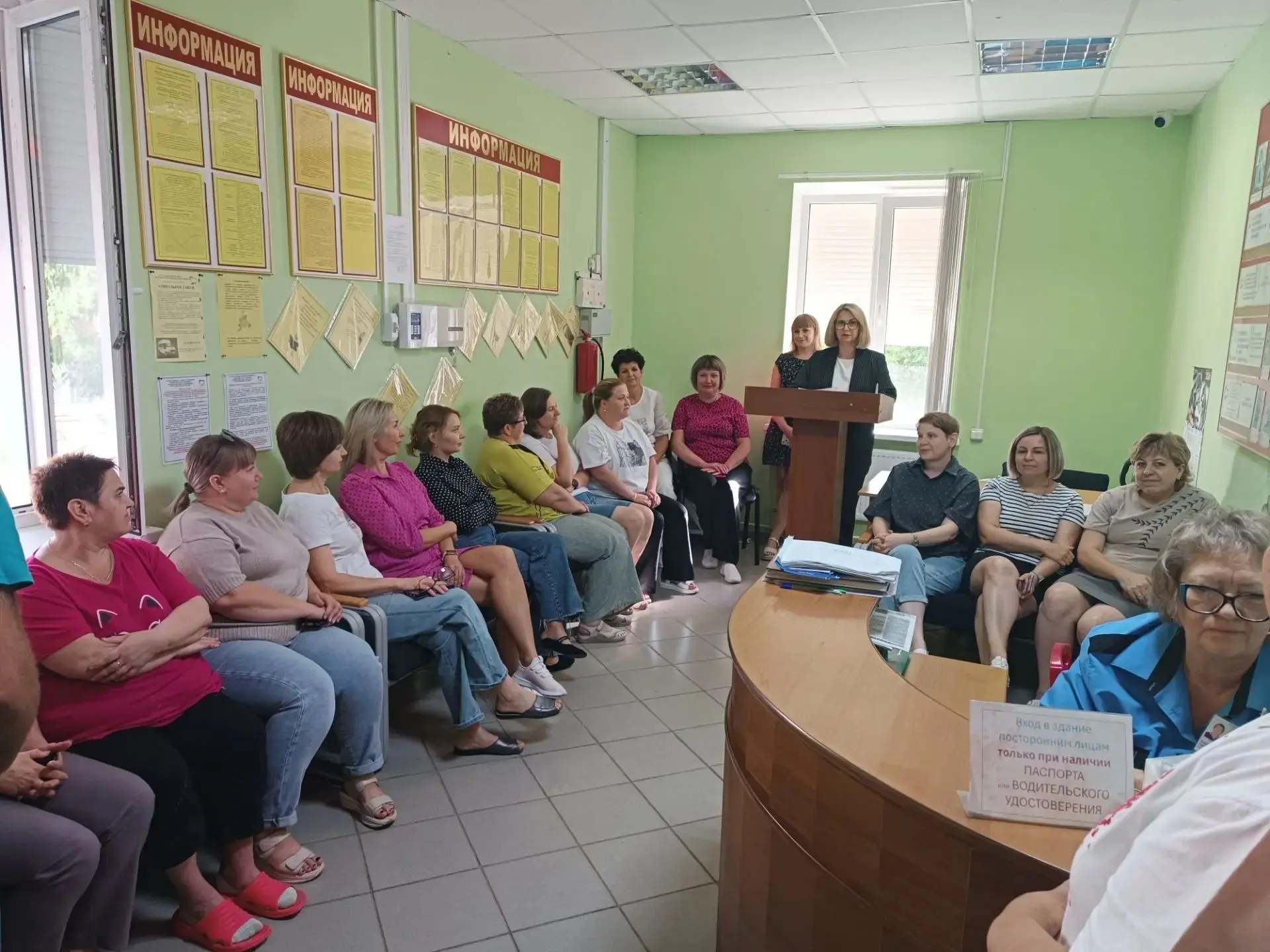 В ГБУ СО «Жирновский ЦСОН» проведён внеплановый инструктаж по антитеррористической безо...