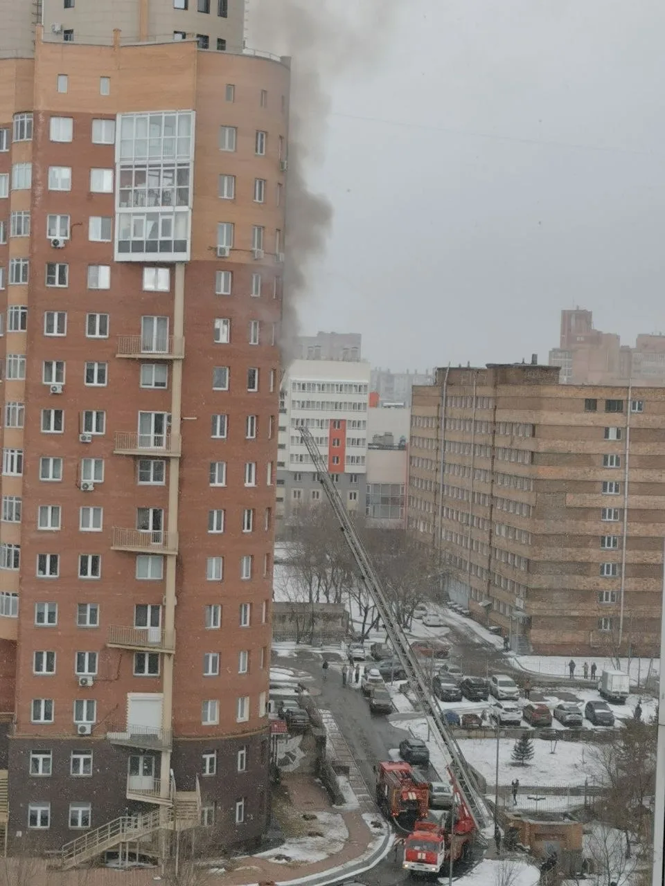 Пожар в Студгородке в Красноярске.  Горит квартира доме №28 на Борисова. На месте работает спецтехни