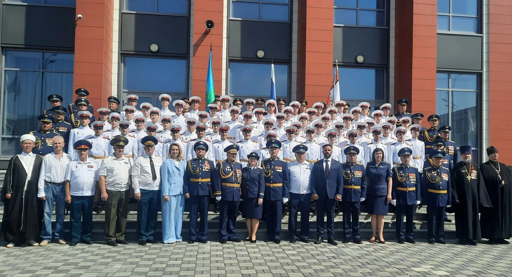 📌В Омском кадетском военном корпусе состоялся торжественный выпускной.

💐Сегодня в стенах Омского 