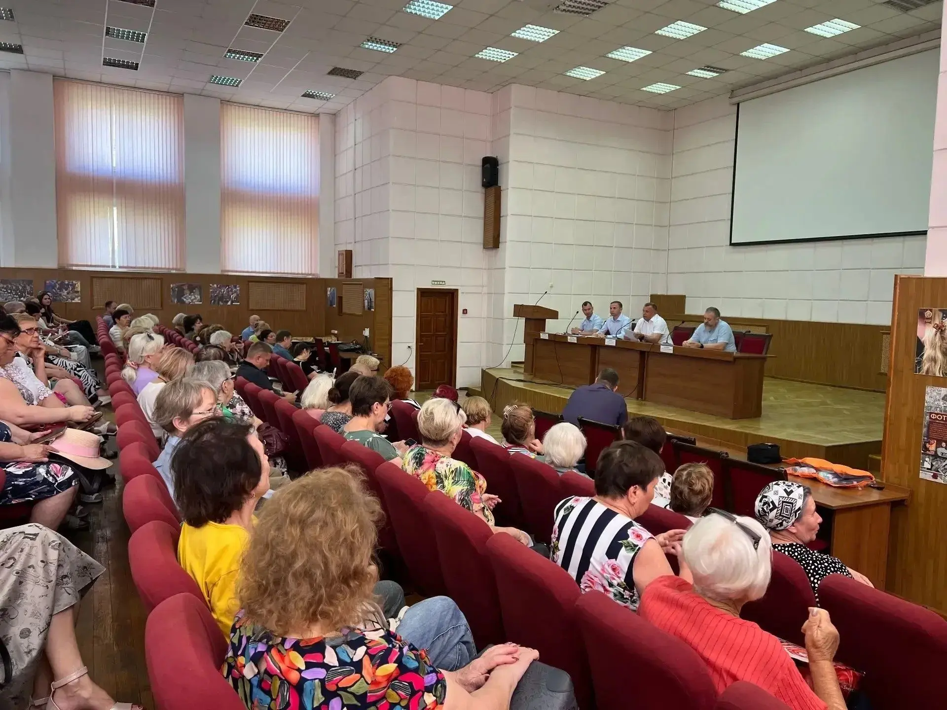 Встреча с жителями Западного округа: безопасность в действии!
16 июня в администрации Западного внут