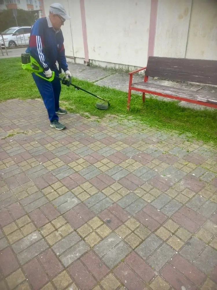🌿✨ Работы по благоустройству территорий продолжаются! На обслуживаемых территориях активно ведутся м