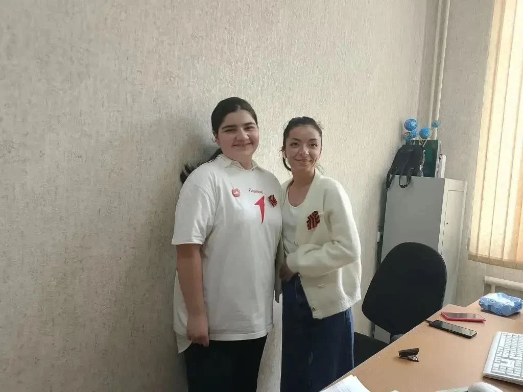 «Георгиевская ленточка»: память, которую носят на груди Активисты «Движения Первых» Лицея №1 г. Усть
