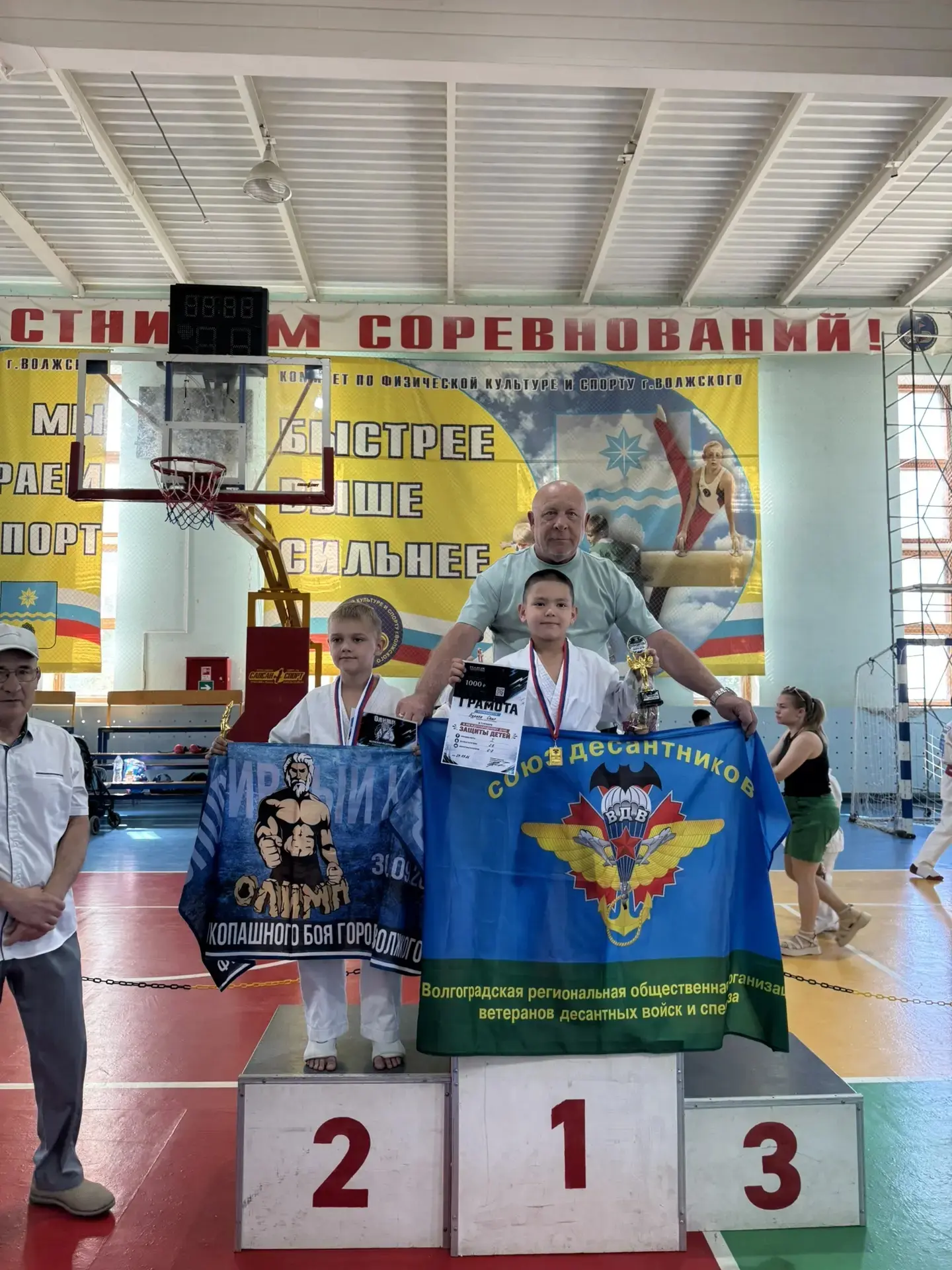 Турнир по рукопашному бою, посвящённый предстоящему Дню защиты детей, собрал сегодня около ста мальч