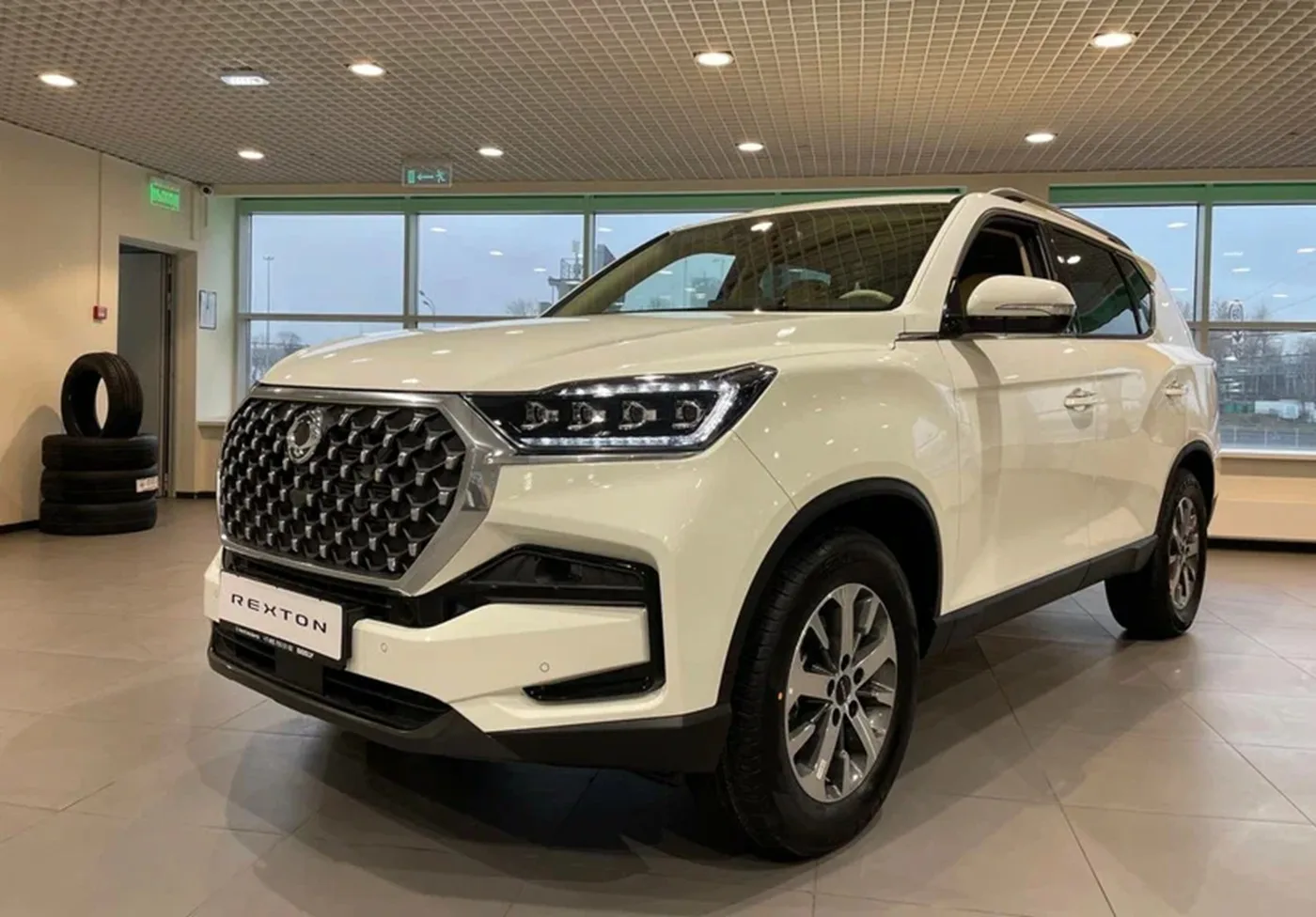 Все плюсы и минусы KGM Rexton - сравнение с Tank 400 и Haval H9, особенности российской версии

KGM 