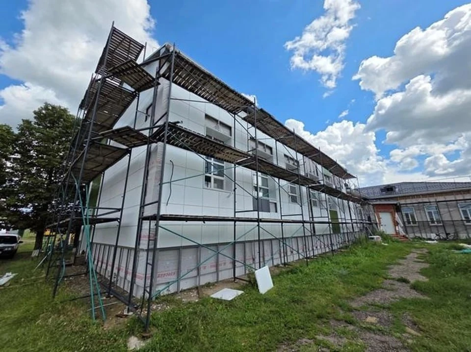 В Белокуракинской школе №2 идет капитальный ремонт: готовность 50% 

🛠 В Белокуракинской школе №2 п