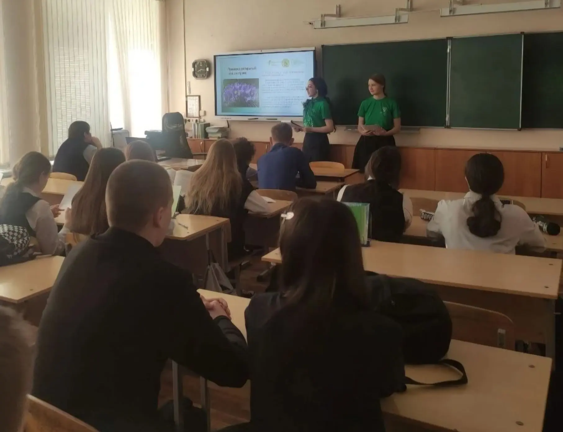 26 марта в МОУ "СОШ №24" прошел урок экологических знаний, посвящённый теме Красной книги 🌏📕  Бусаро