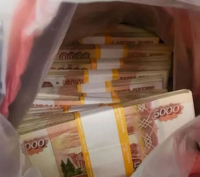 💰 В России ограничили вывоз наличных рублей за границу