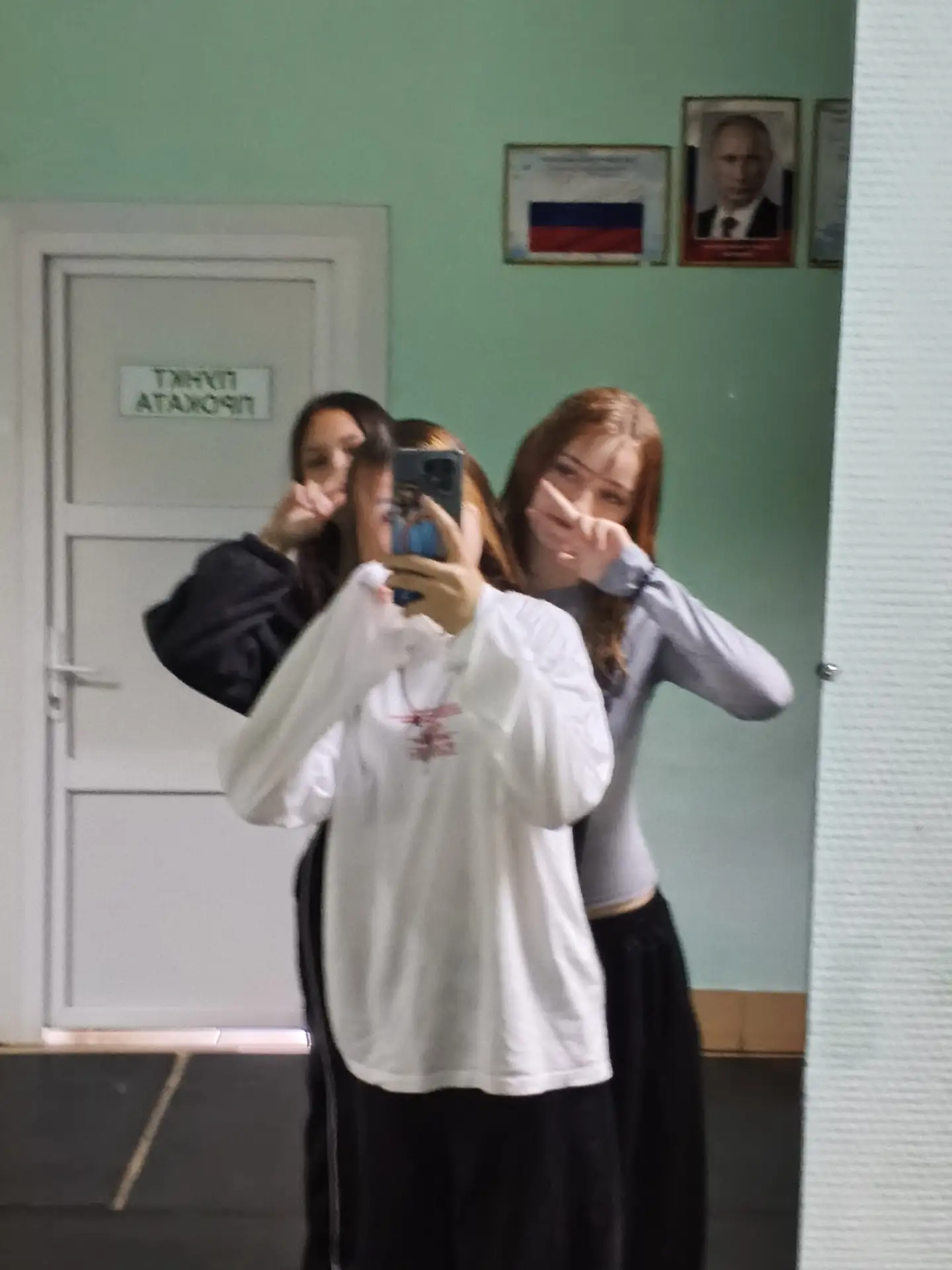 Анон понравились девочки видел с друзьями в бб найдитесь