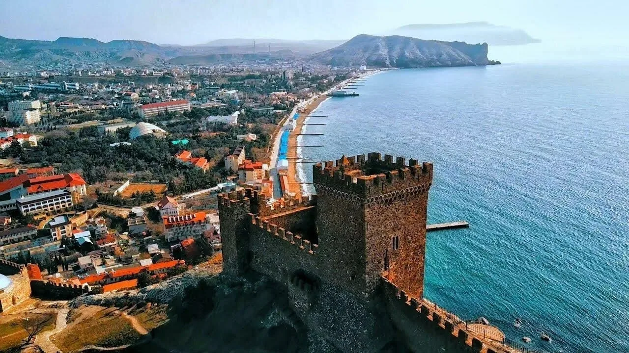 #СУДАК  Предлагаем Вам для отдыха однокомнатные и двухкомнатные домики, комфортабельные двухместные 