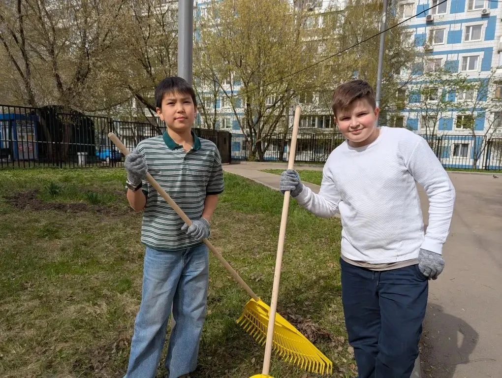 🌿Весна — время перемен и чистоты!  В нашей школе вовсю кипит  неделя весенних субботников! 🧹🍃  Ребят