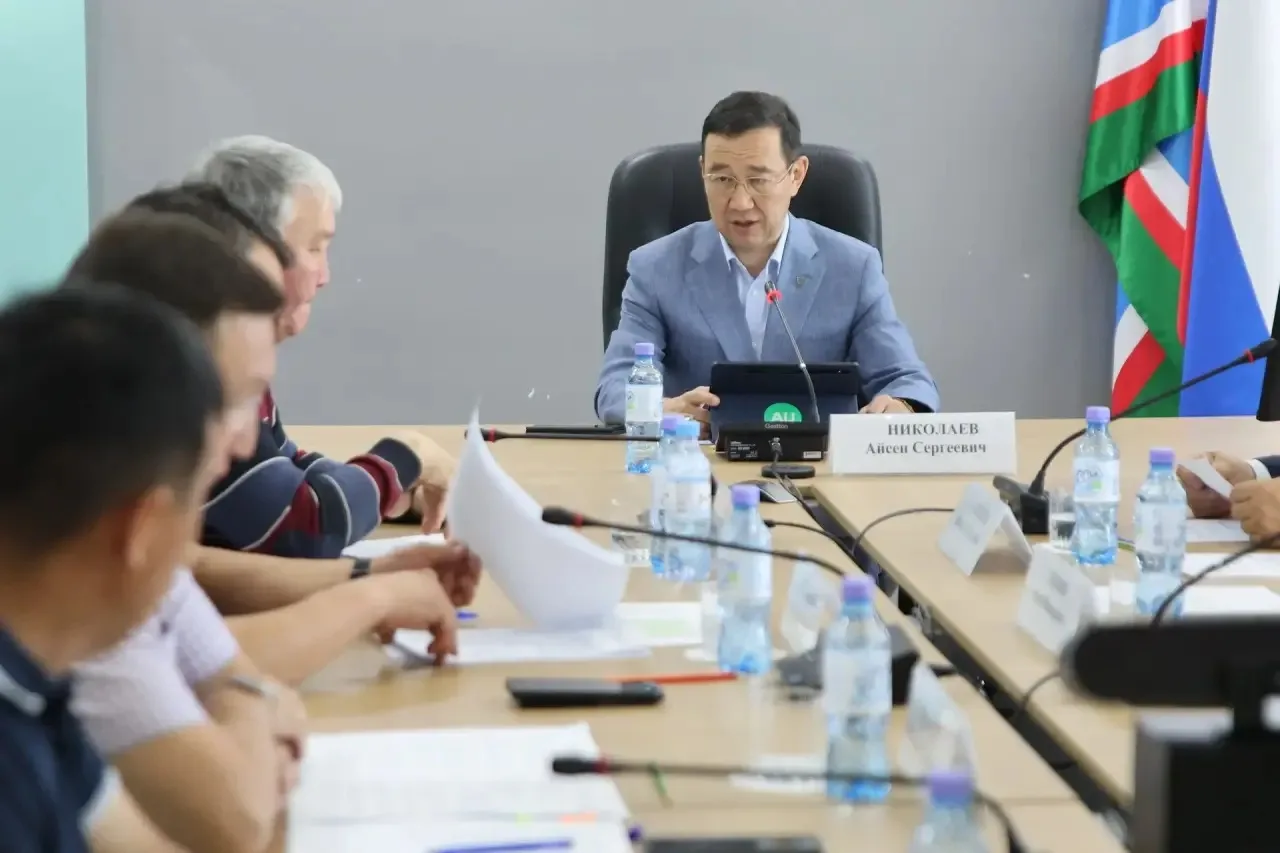 В Усть-Алданском улусе провел совещание по подготовке республики к отопительному период...