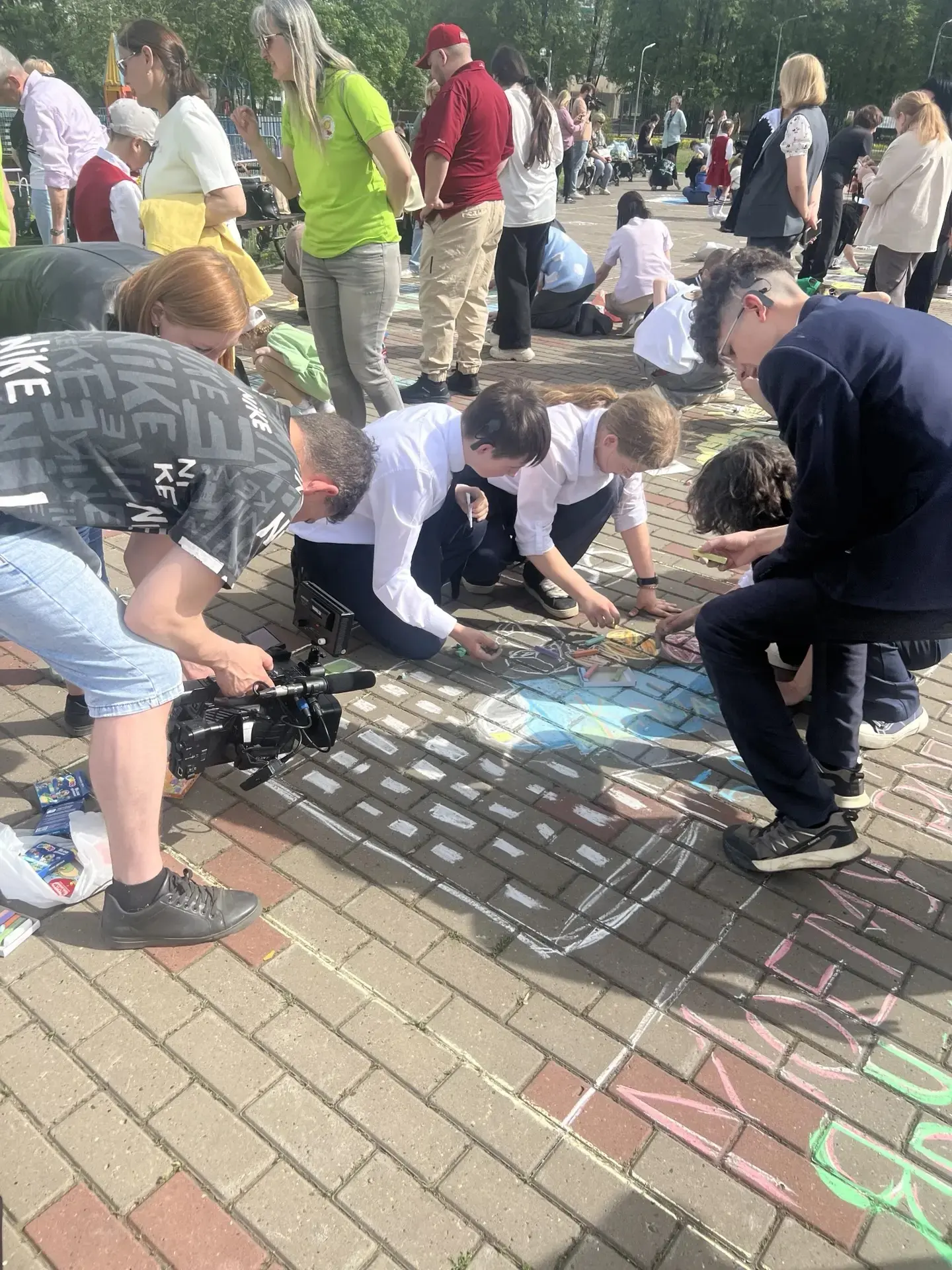 🏙️ В честь 400‑летия Набережных Челнов в Парке Победы прошёл конкурс рисунков на асфал...