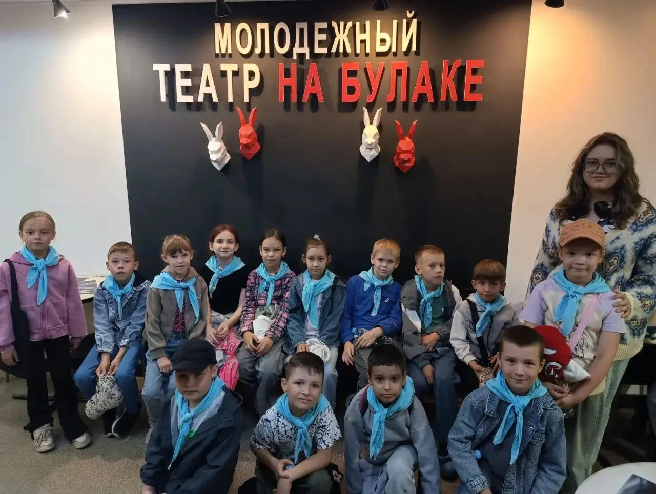 🎭 День памяти, искусства и единства в лагере

17-й день в нашем лагере был наполнен глубоким смысло
