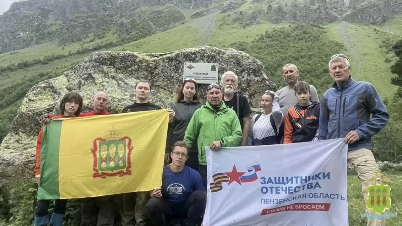 На Кавказе установили мемориальную доску памяти пензенских полицейских. Плита закреплен...