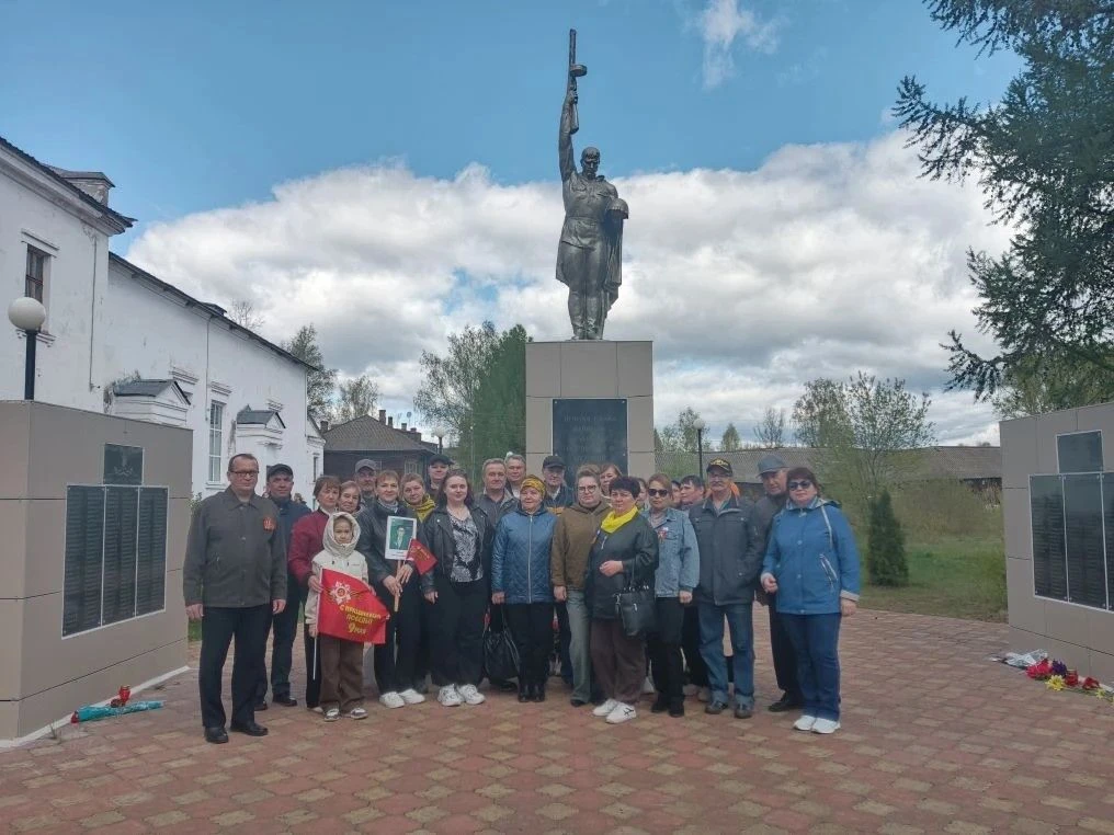 9 мая, в День Победы⭐, наш коллектив принял участие в торжественном митинге и церемонии возложения в