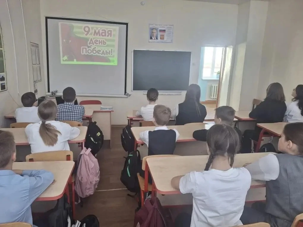 🕊️В МБОУ СОШ с. Тербуны прошли классные часы, посвященные Дню Победы.  Через два дня мы отмечаем вел