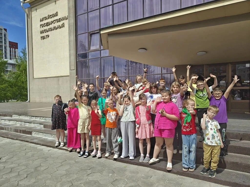 Волшебные приключения прямо в сердце Барнаула! Ребята из пришкольного лагеря побывали в...
