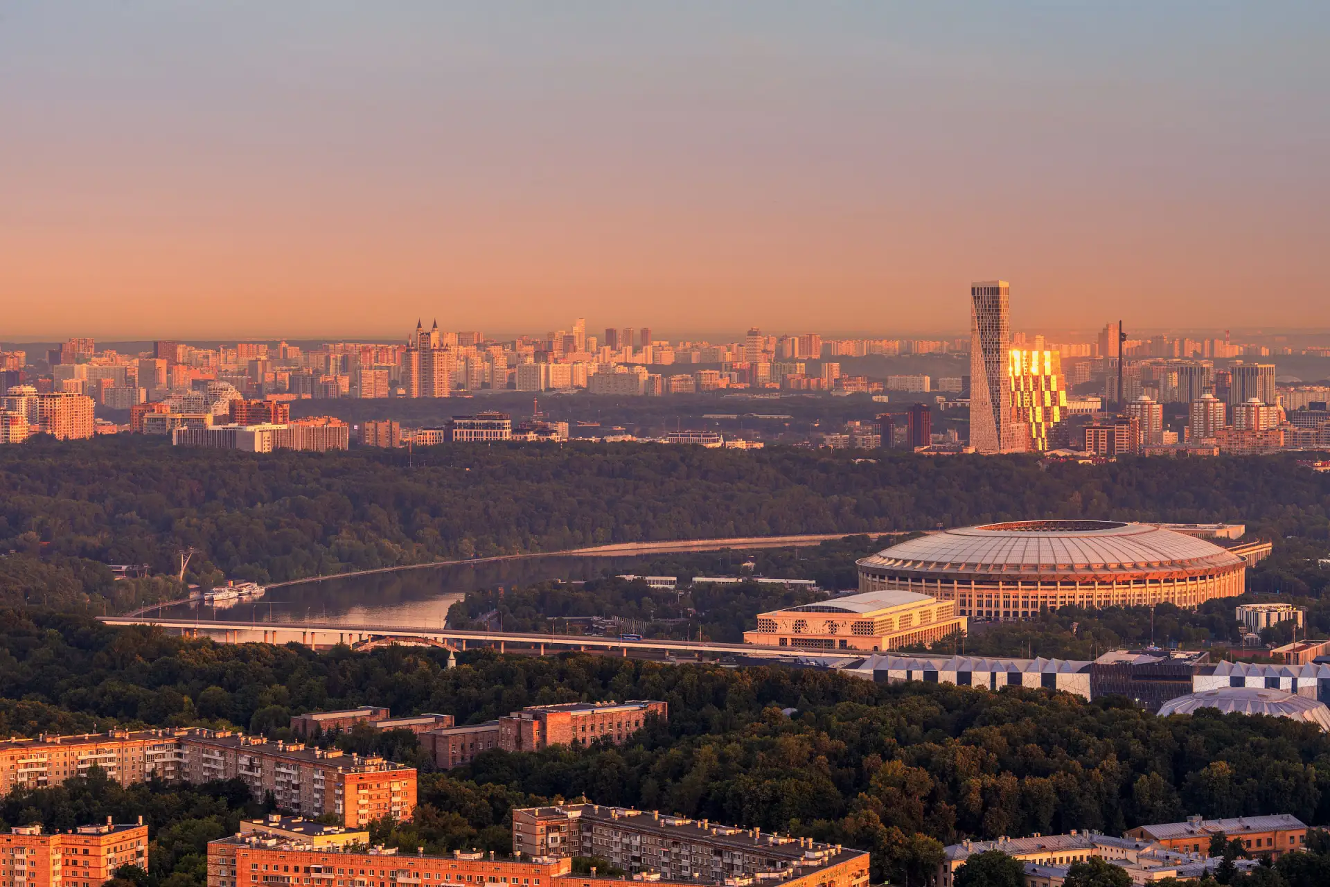 🌆 Надеемся, ваше воскресенье было прекрасным!