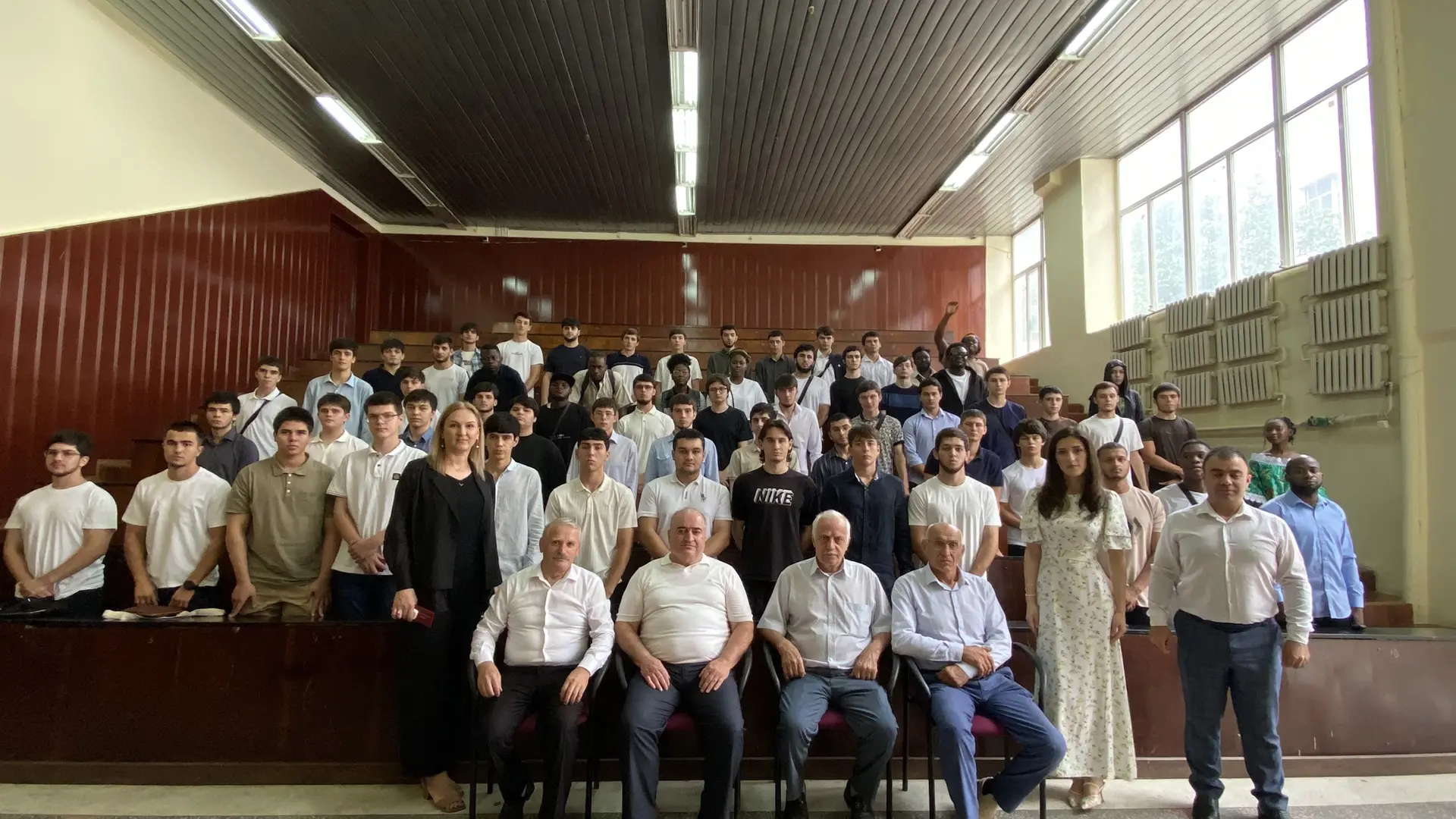 Вчерашние абитуриенты стали сегодняшними студентами.