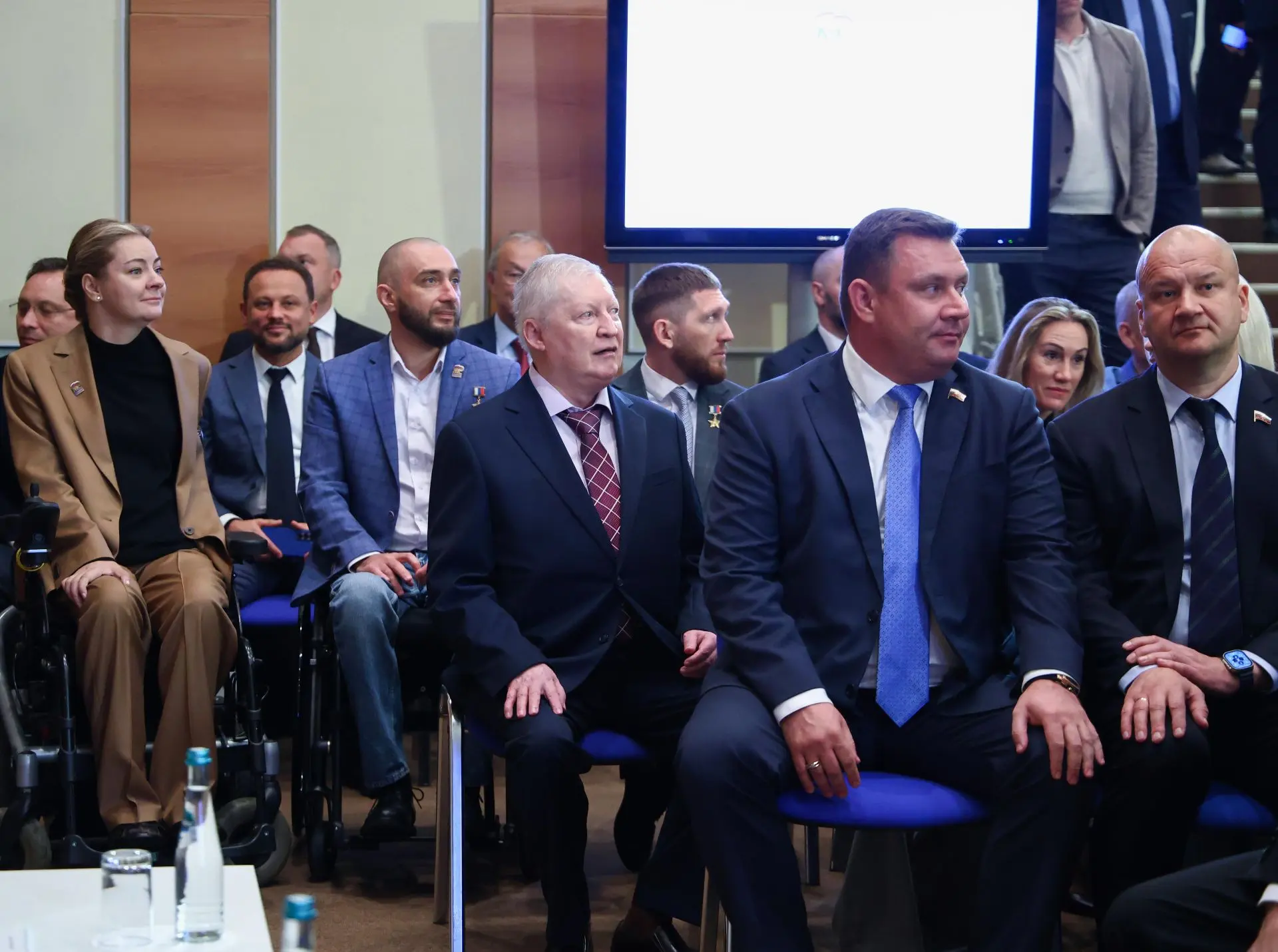 Накануне впервые собрались в составе фракции «Единой России» в Государственной Думе дев...