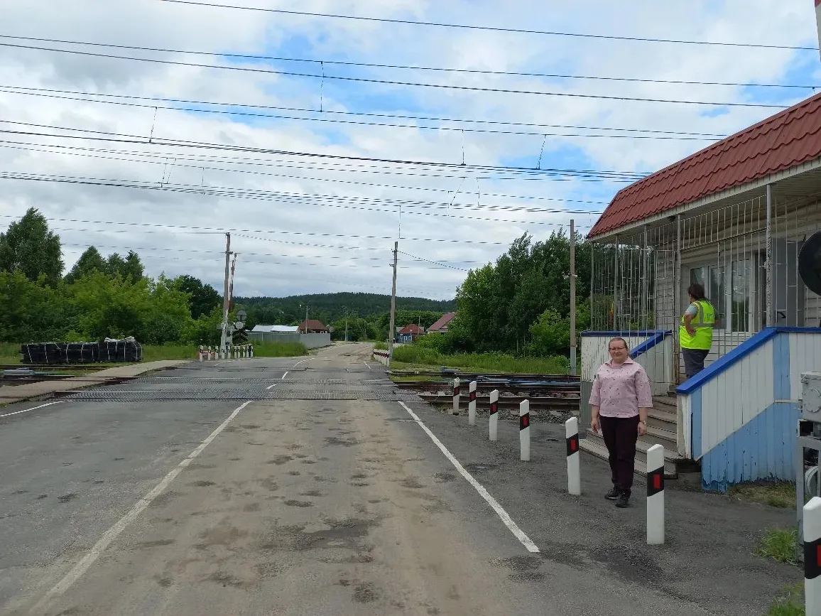 В период летних каникул педагоги школы осуществляют дежурство в местах повышенной опасности для несо