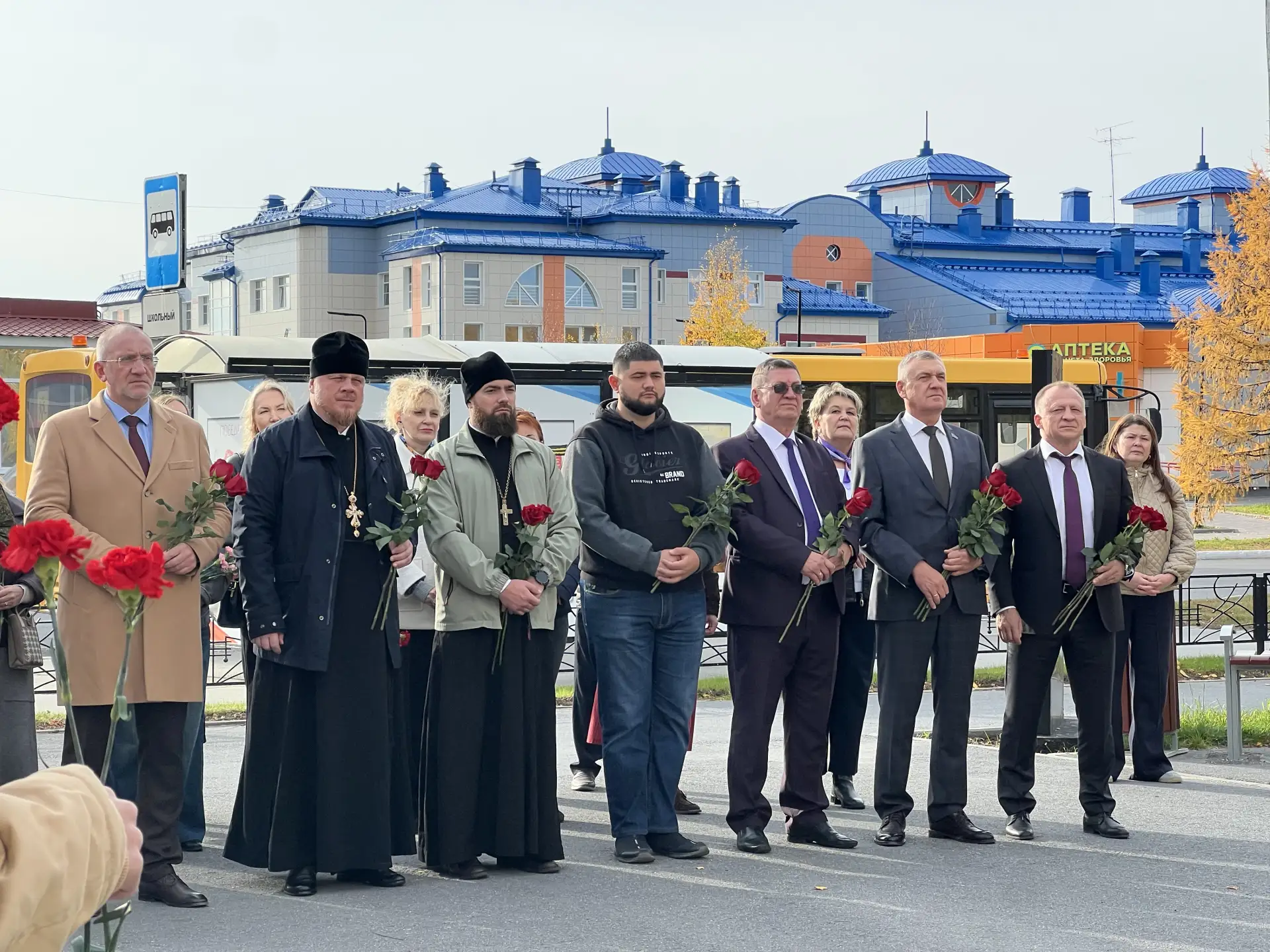 История пишется руками людей