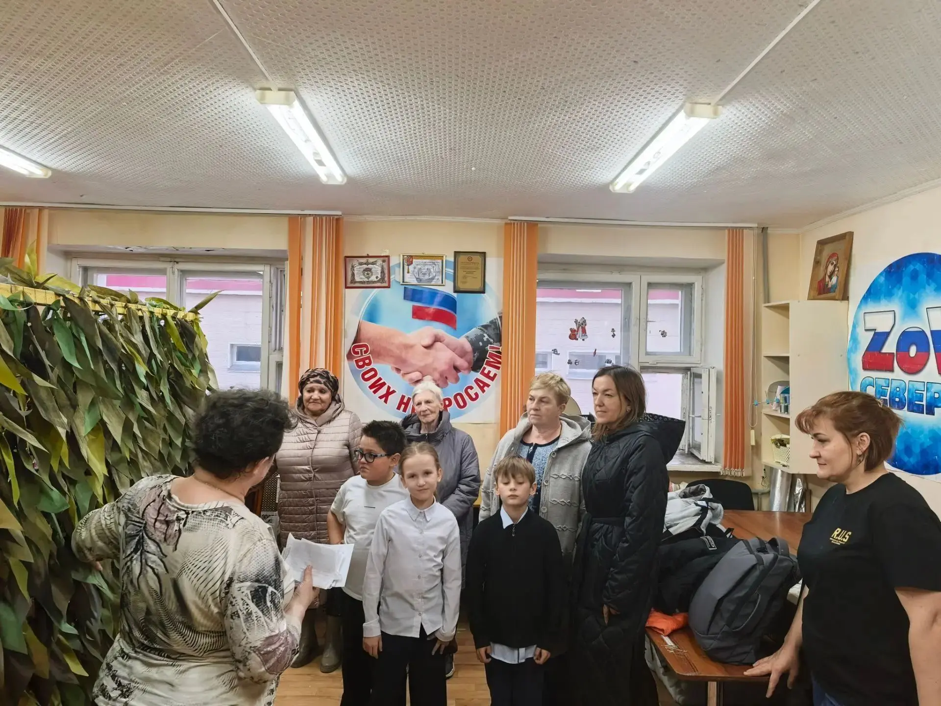 Ученики 3Б класса вместе с родителями собрали материальную помощь и товары необходимые ...