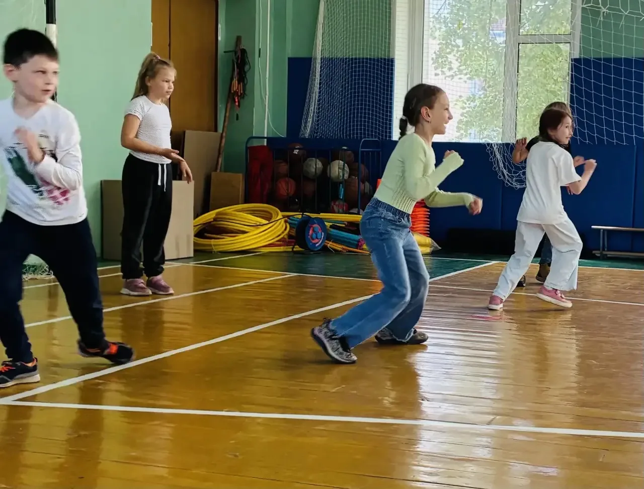 Каникулы продолжаются, а вместе с ними - новые впечатления и открытия! 

🏃 Вчера ребята зарядились 