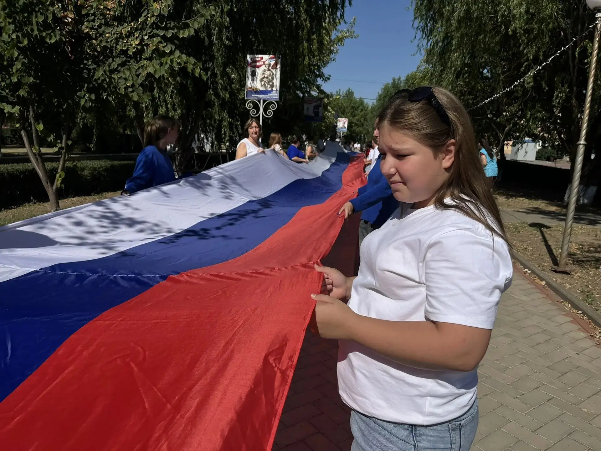🎉🇷🇺 Вчера, 21 августа, обучающиеся нашей школы приняли активное участие в патриотиче...