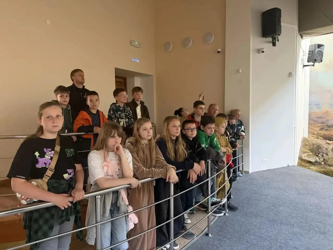 🗻 5‑Б класс посетил Сапун‑гору: путешествие в историю!  Ученики 5‑Б класса посетили  мемориальный ко