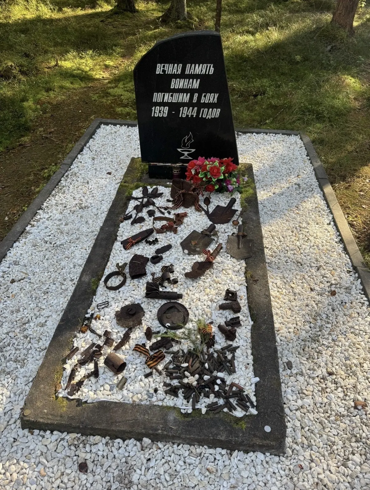 Мемориал погибшим в боях 1939-1944 годов. Ленинградская область, Выборгский район, Рощи...