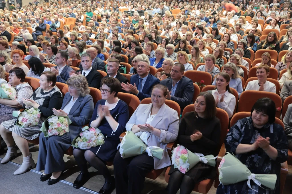 В Туле наградили 27 лучших педагогов региона