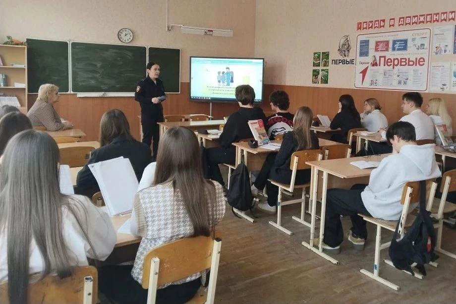 «СООБЩИ, ГДЕ ТОРГУЮТ СМЕРТЬЮ»: в Обливском районе прошли профилактические мероприятия д...