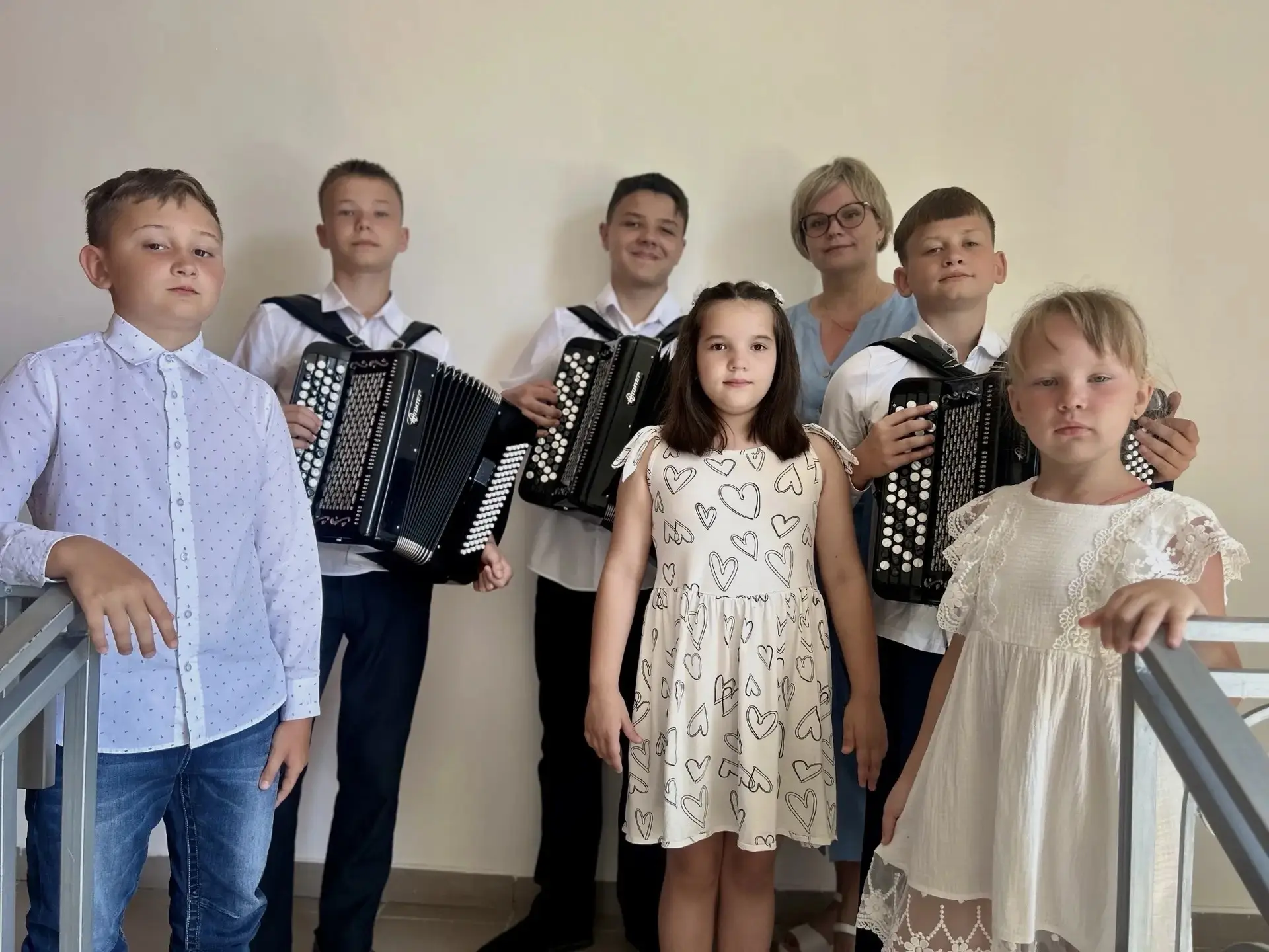 Море зажигает звёзды 💫 
Пока все отдыхают на каникулах, наши ученики не теряют времени даром — они 