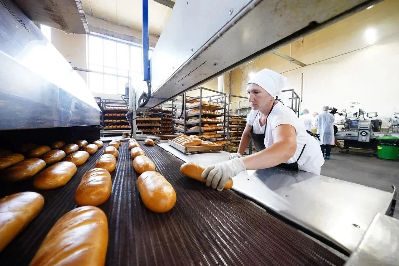 Кузбасские производители наращивают поставки продовольствия в торговые сети региона

В Кузбассе раст
