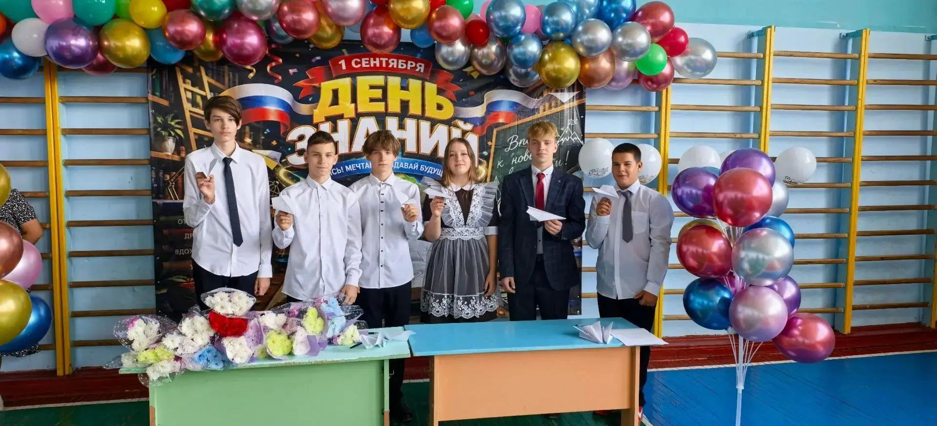 🎊День знаний: торжественная линейка в школе!