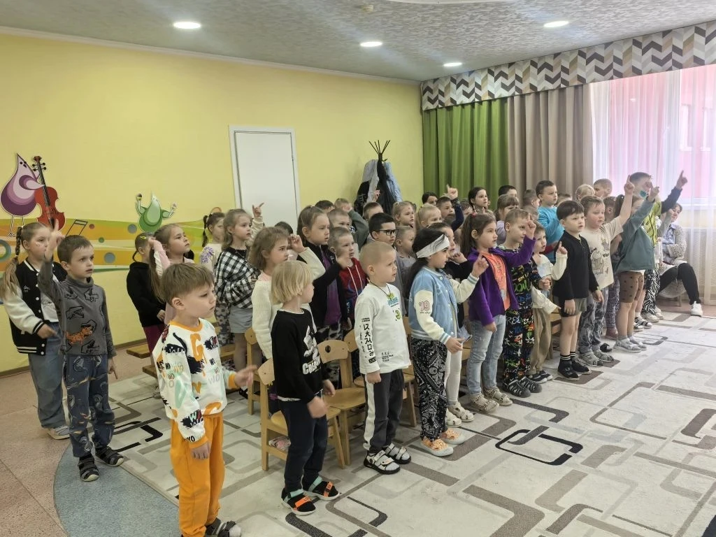Даже в младшем дошкольном возрасте ребёнок может усвоить базовые понятия: что такое дорога и каково 