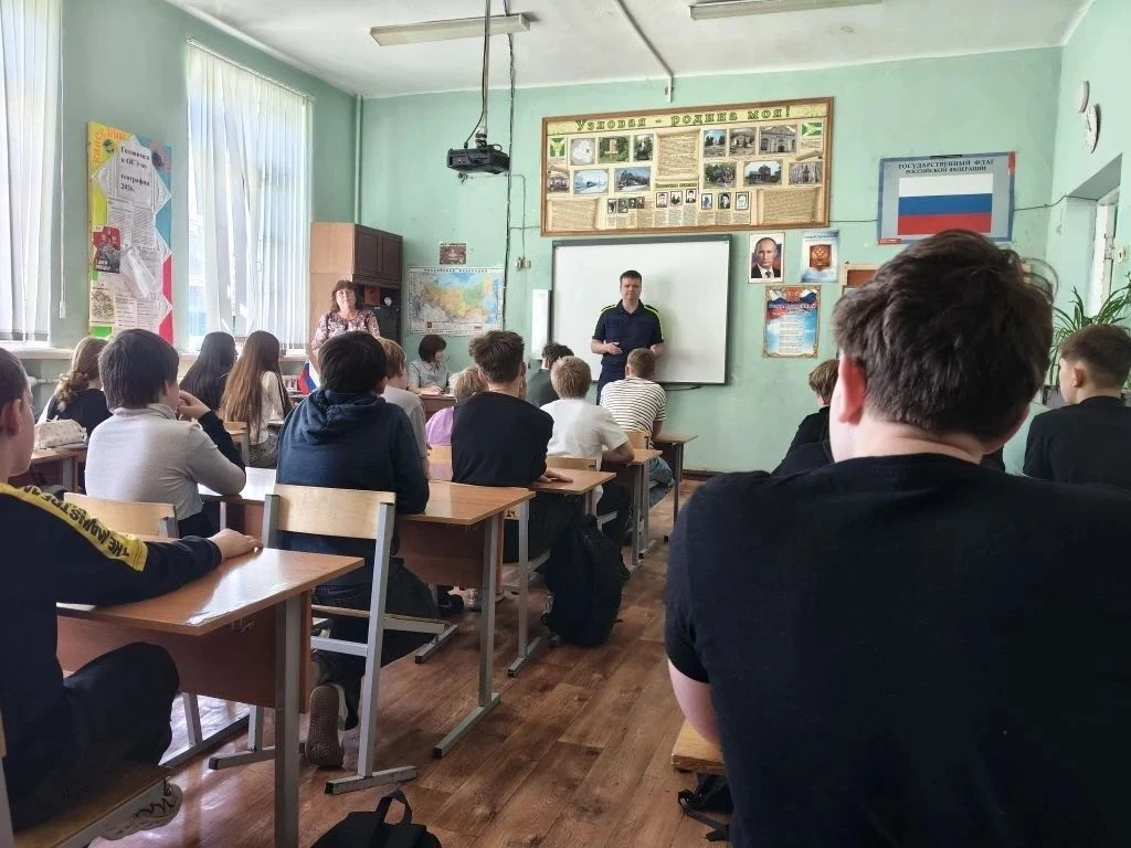 20 мая в  в нашей школе, сотрудник отдела ГИБДД УМВД России по городу Узловая старший л...