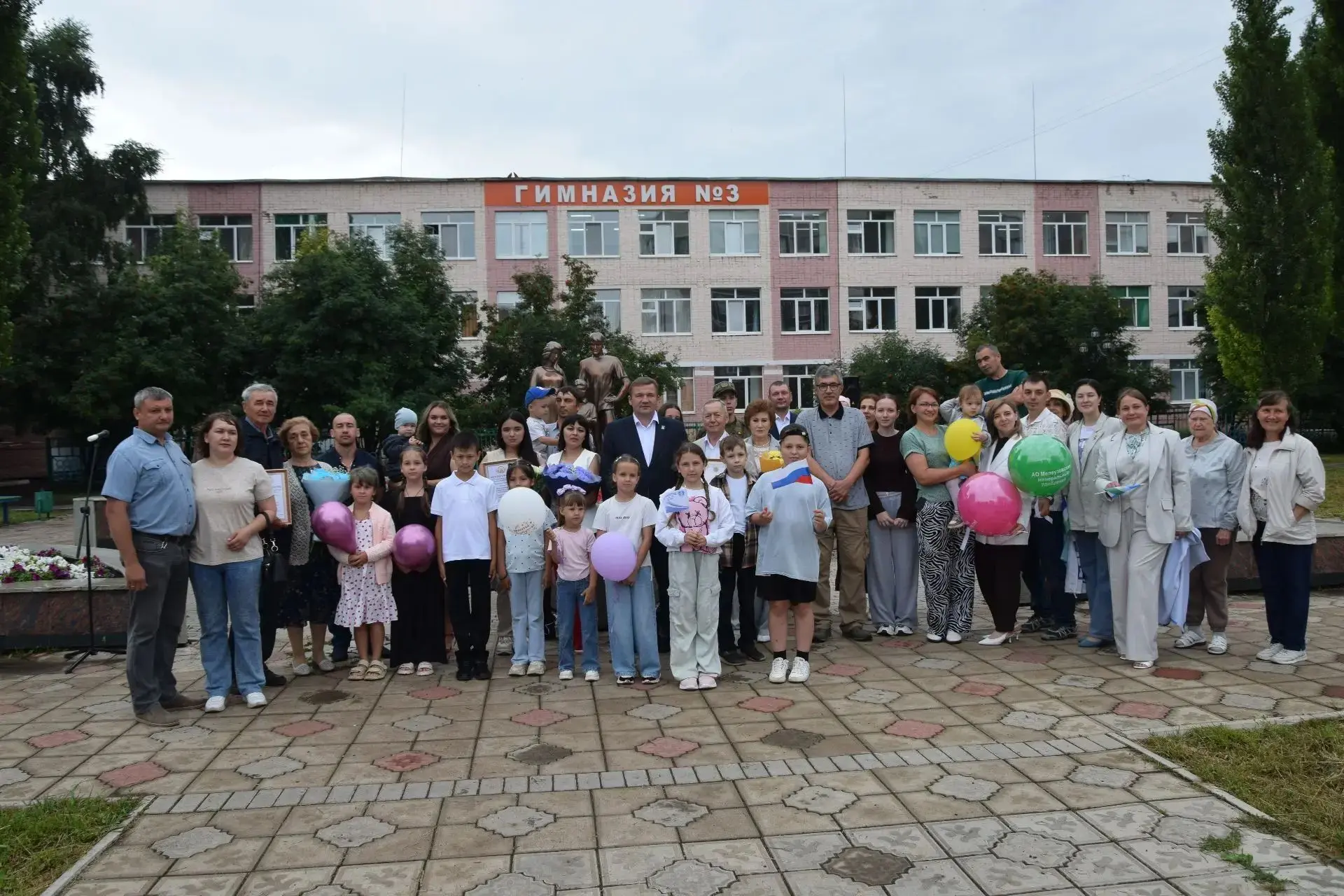 В Мелеузе с размахом отметили День семьи, любви и верности! Праздник прошел в уютном ск...