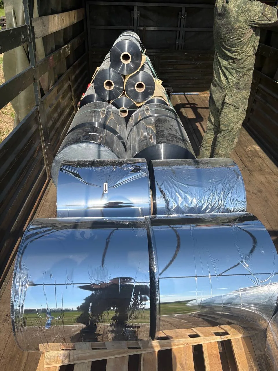 Продолжаем работать и помогать нашим бойцам.

Сегодня загрузили часть переданной плёнки для нужд под