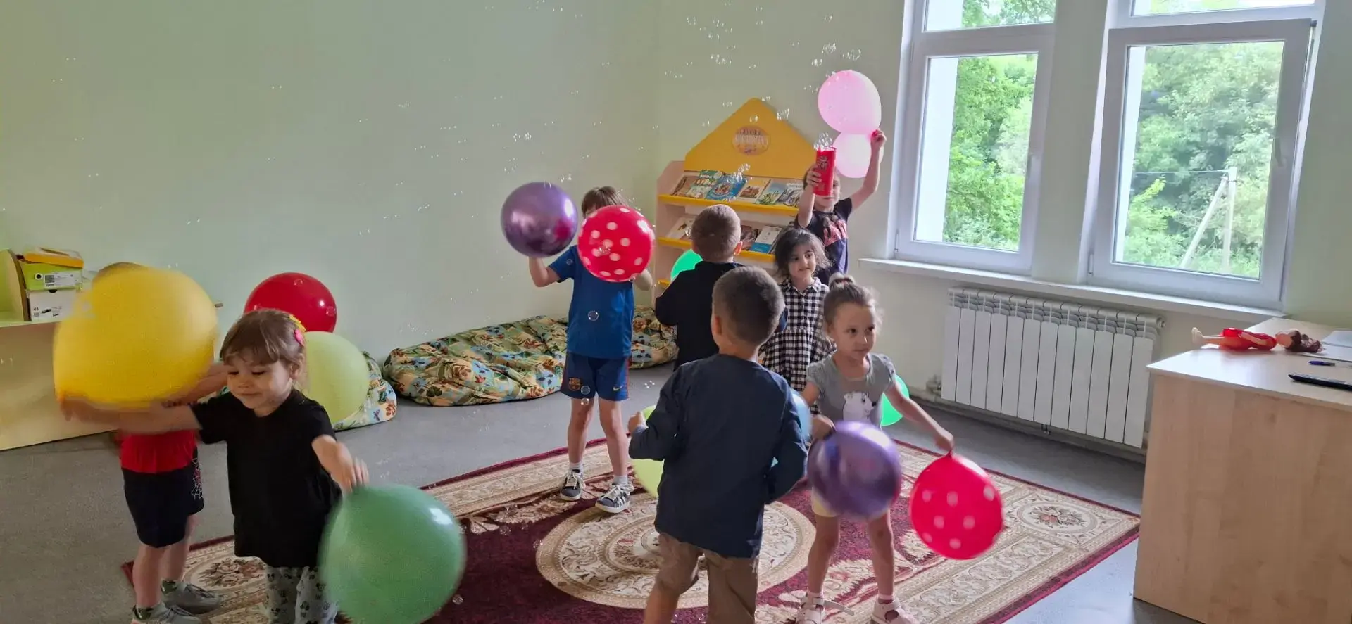 Сегодня у нас особенный день - День сюрпризов! 🎁