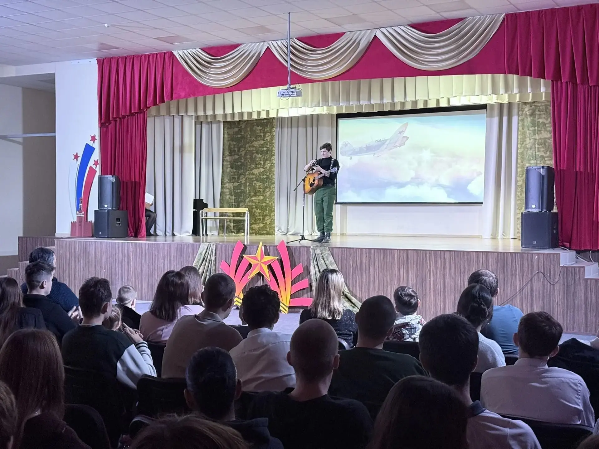 Память сильнее времени! Сегодня в нашей школе стартовал военно-патриотический месячник.  Торжественн