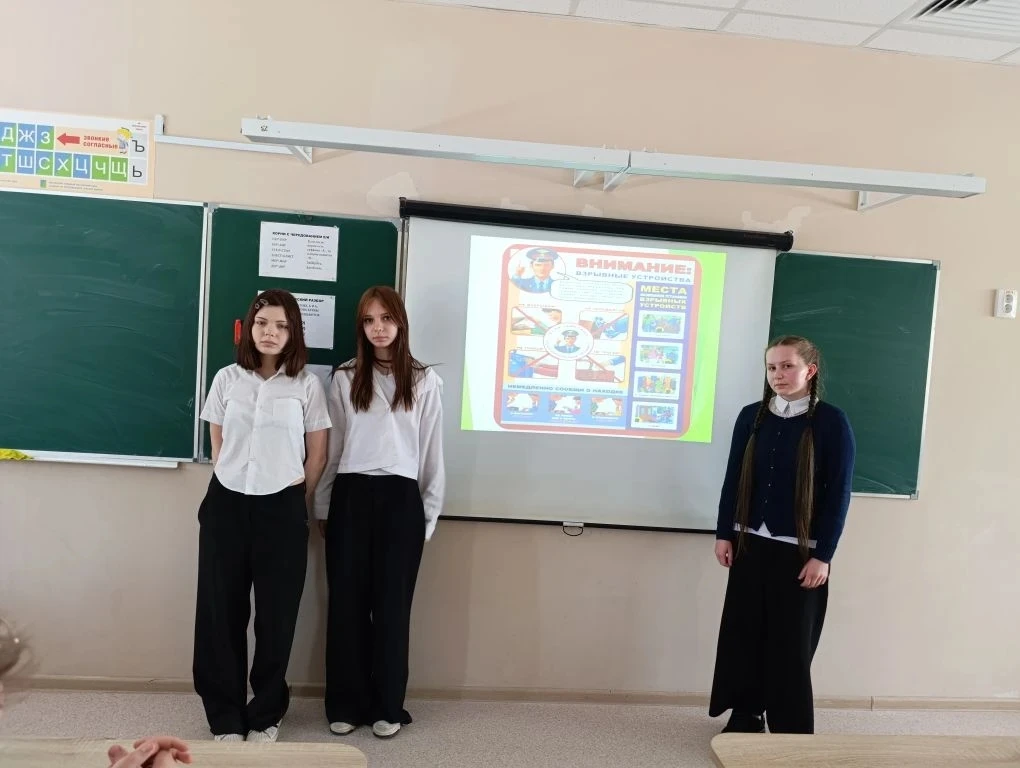 В 7б классе состоялся классный час «Безопасное лето», на котором ребята вспомнили важные правила:  🌊