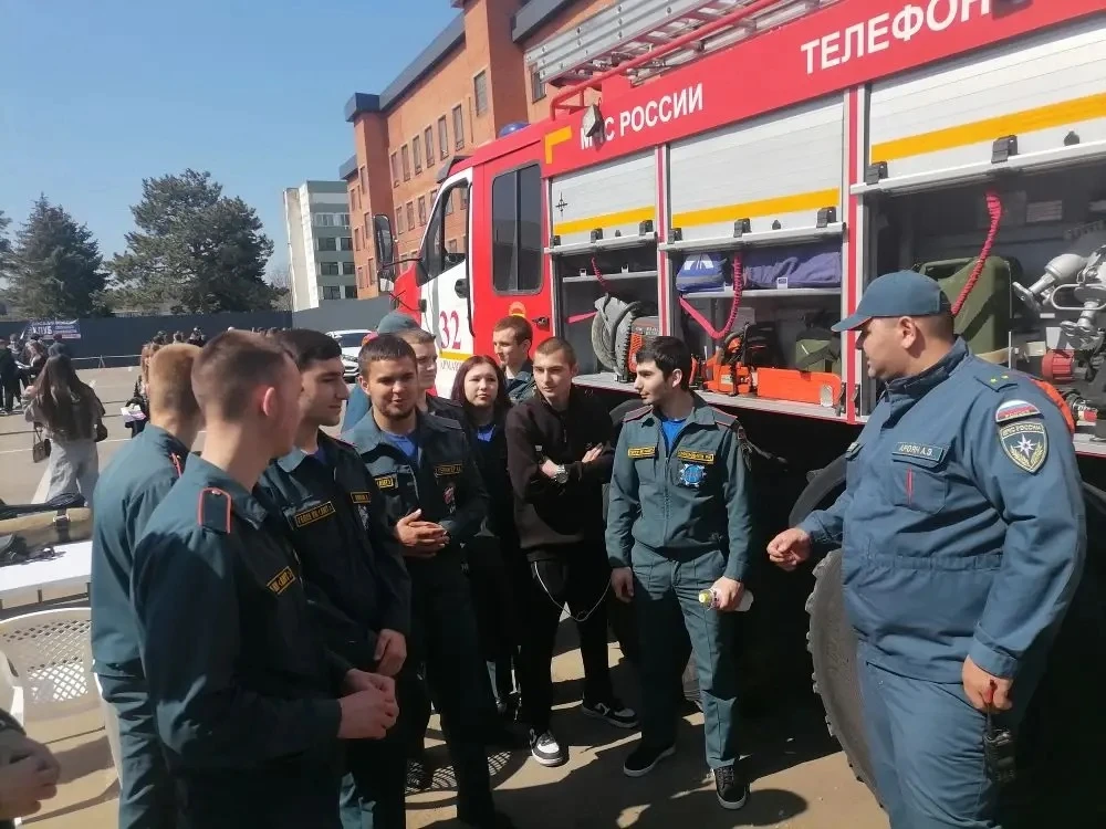 🔔Шаг к успешной карьере: студенты техникума приняли участие в ярмарке вакансий🔔 17 апреля будущие вы