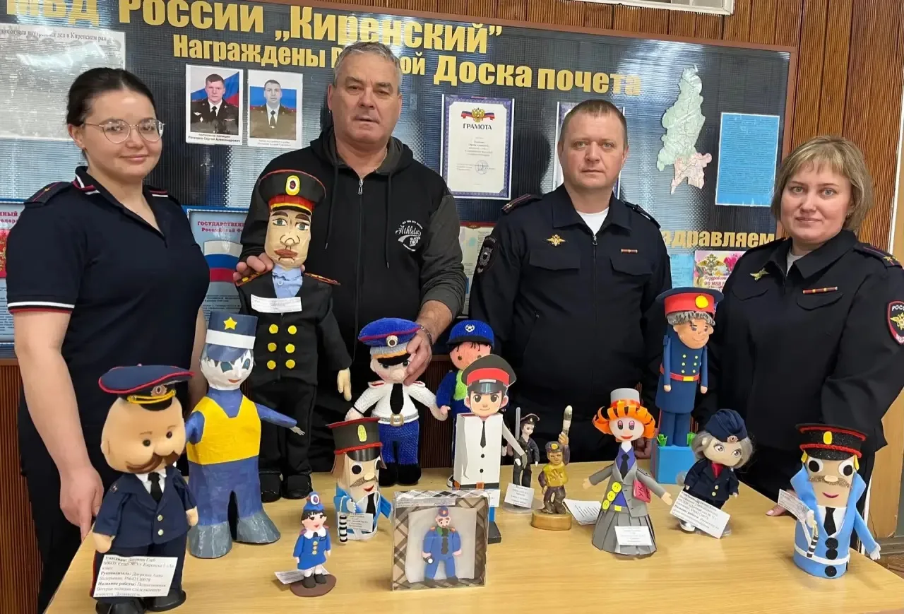 Стражи порядка из картона, пластилина, ткани, выполненные в разных техниках. Победителе...
