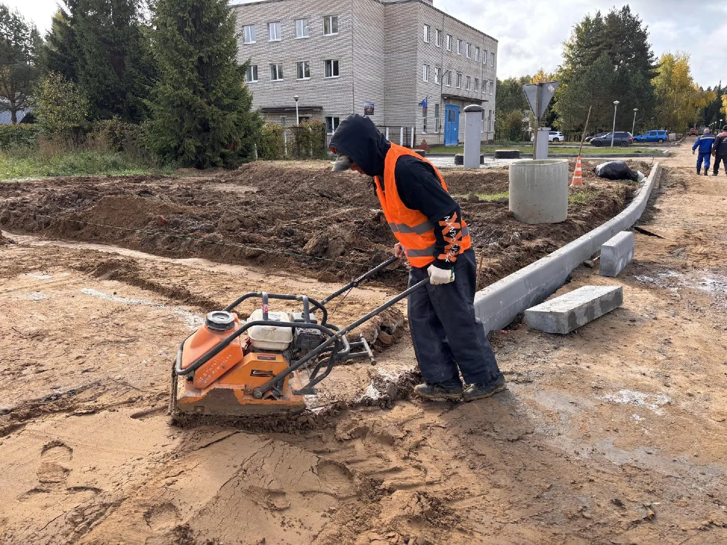 В микрорайоне Миронцево сейчас идет благоустройство.