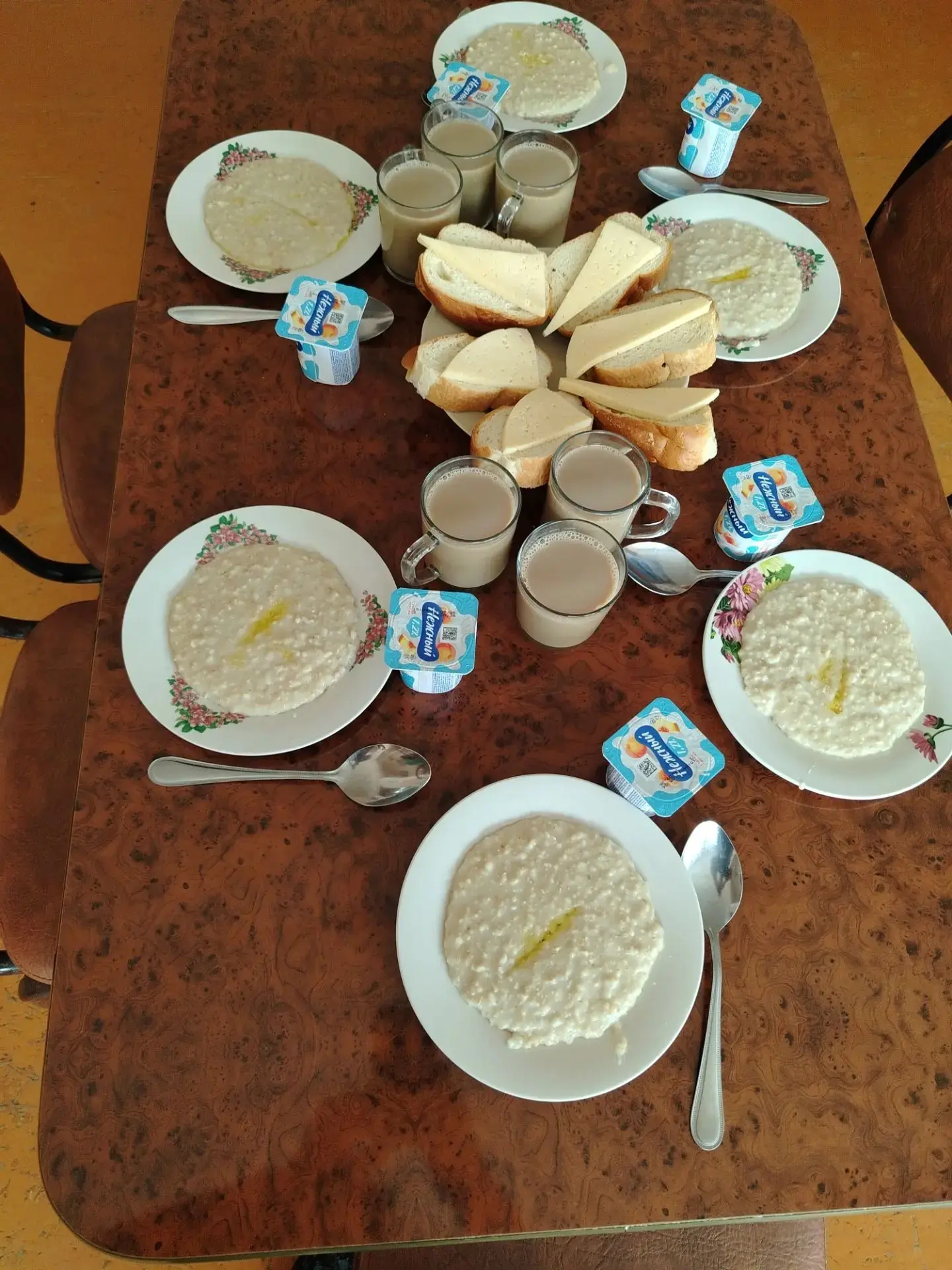 #Завтрак
🍚 Каша молочная геркулесовая
☕ Кофейный напиток
🥪 Бутерброд с сыром
🍧 Йогурт
Приятного а