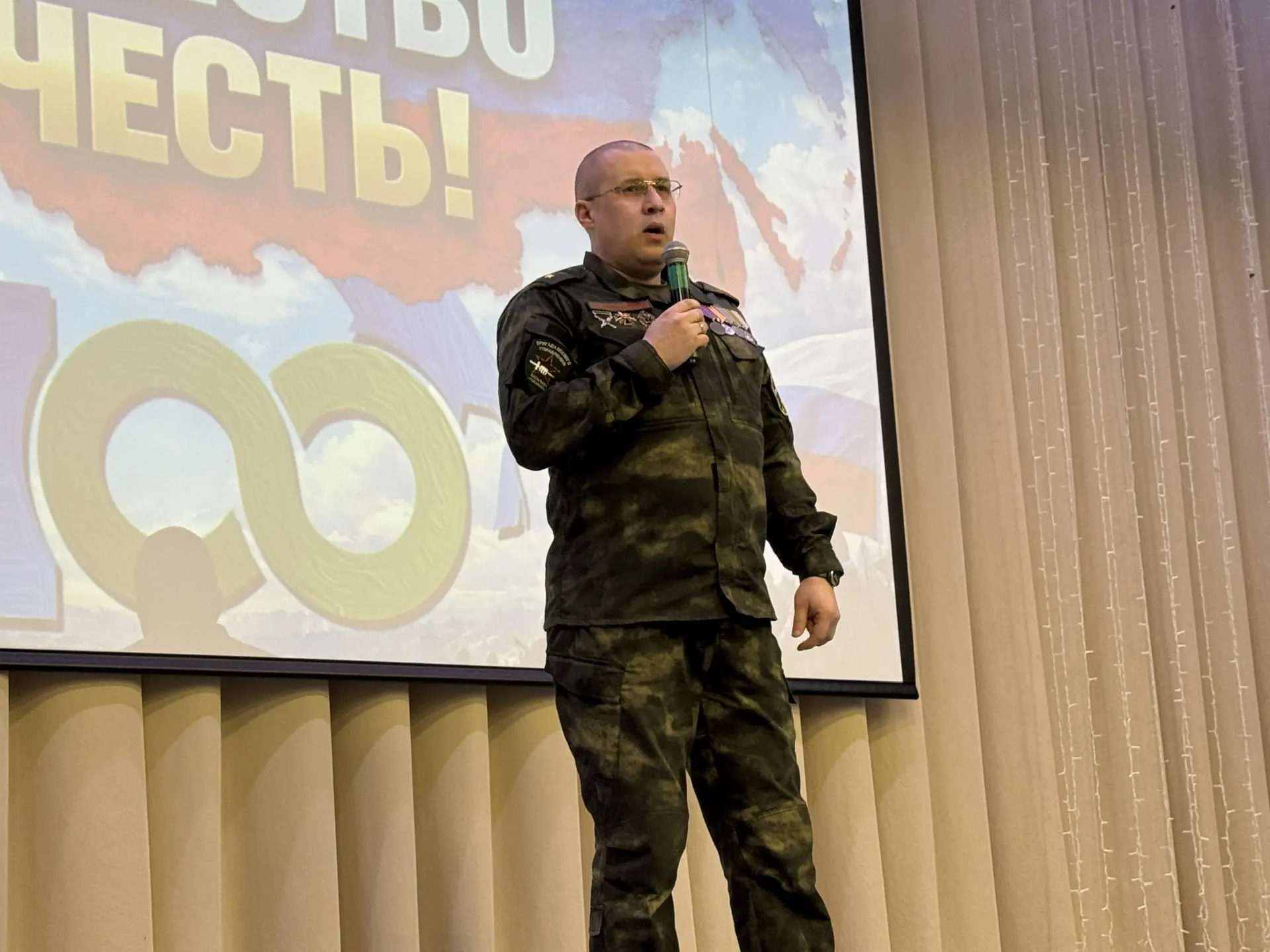 Сильные люди в гостях у школы: «Классные встречи» ко Дню защитника Отечества 🇷🇺  В преддверии 23 фев