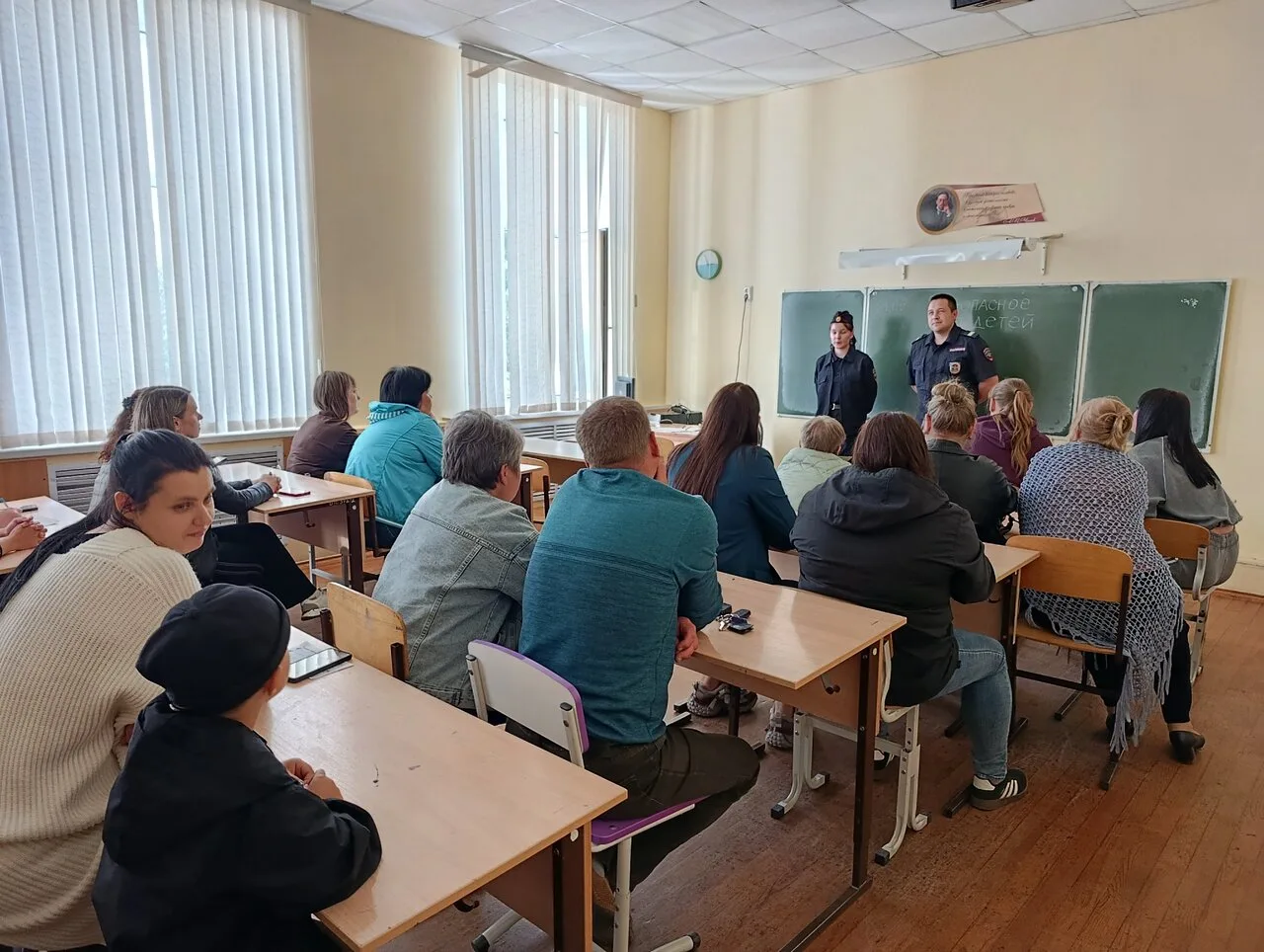 ⚠Родительское собрание "Безопасное лето детей"  ✔21 мая в Колесниковской школе прошло общешкольное р