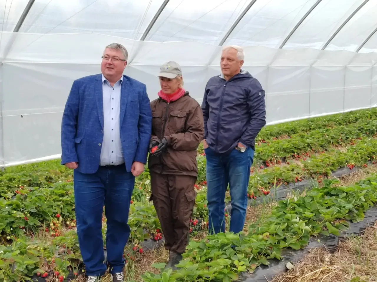 Представители министерства сельского хозяйства Калужской области посетили питомник в де...